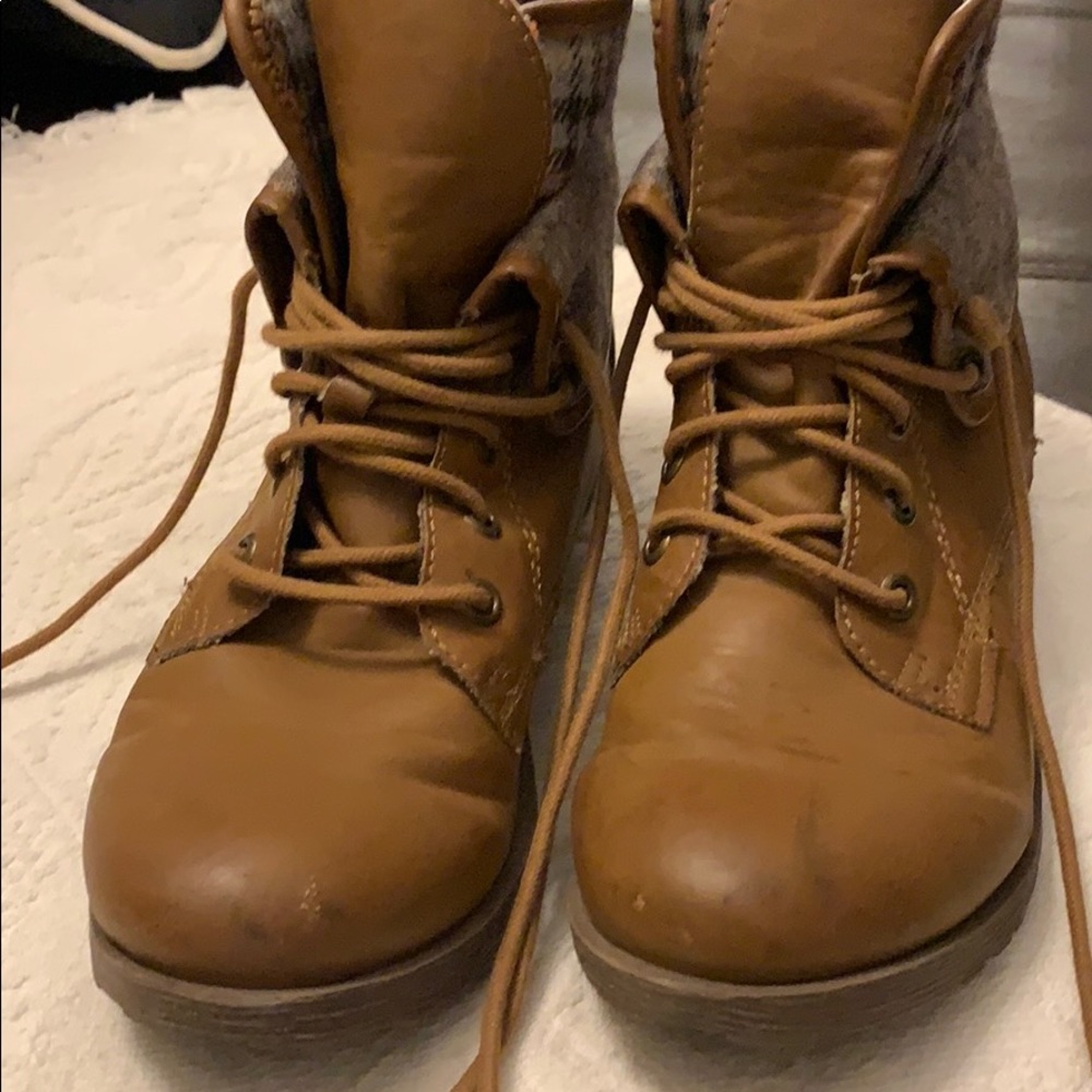 Tan boots - Picture 5 of 5